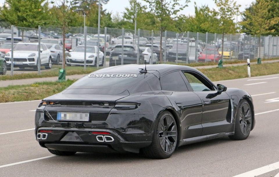 Porsche tiết lộ khả năng sạc điện siêu tốc của tân binh Taycan - 6