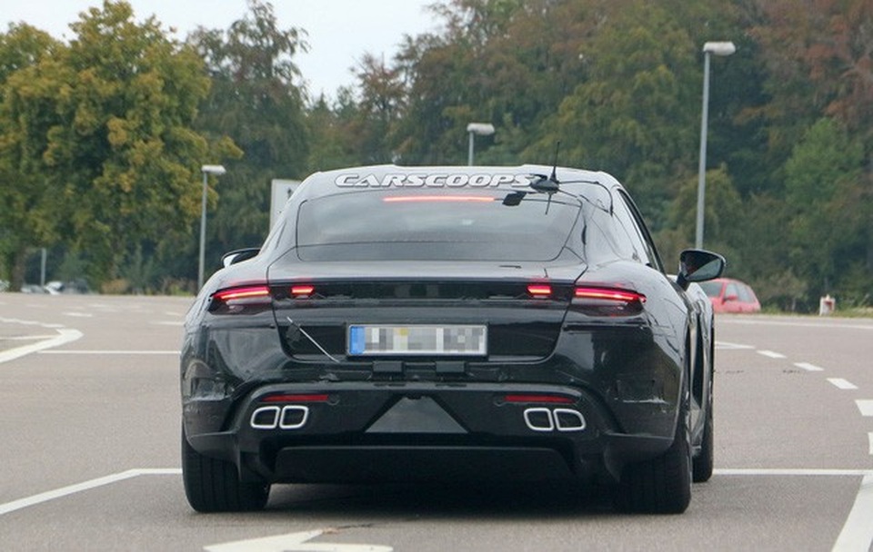 Porsche tiết lộ khả năng sạc điện siêu tốc của tân binh Taycan - 7