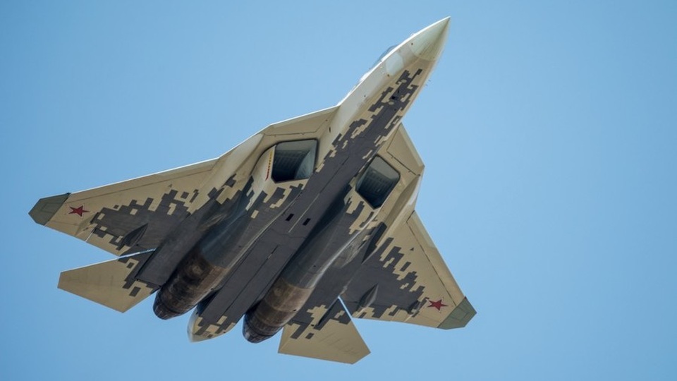 Nga hé lộ về tên lửa mới tích hợp trên “bóng ma bầu trời” Su-57 - 1 Máy bay chiến đấu Su-57 (Ảnh: Sputnik)