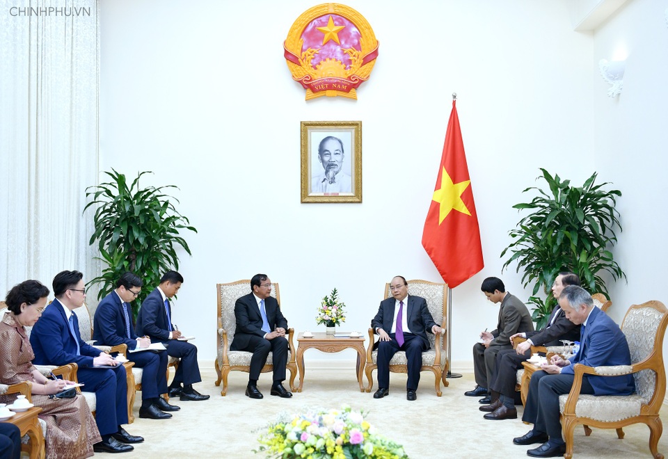 Thủ tướng Nguyễn Xuân Phúc tiếp Phó Thủ tướng, Bộ trưởng Ngoại giao Campuchia tại trụ sở Chính phủ, chiều 26/11 (ảnh: VGP)