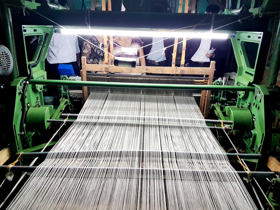 Hàn Quốc hỗ trợ Quảng Nam khôi phục lụa Mã Châu - 2 Sản phẩm lụa Mã Châu được dệt từ những máy dệt do Hàn Quốc hỗ trợ