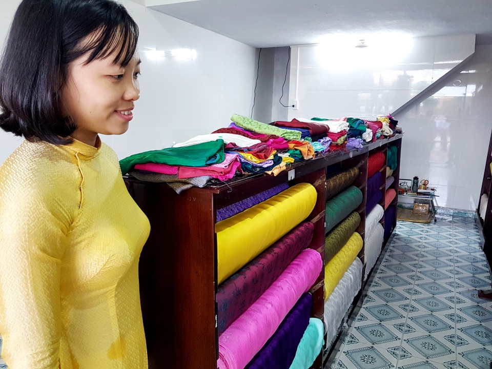 Hàn Quốc hỗ trợ Quảng Nam khôi phục lụa Mã Châu - 4 Sản phẩm lụa Mã Châu được trưng bày