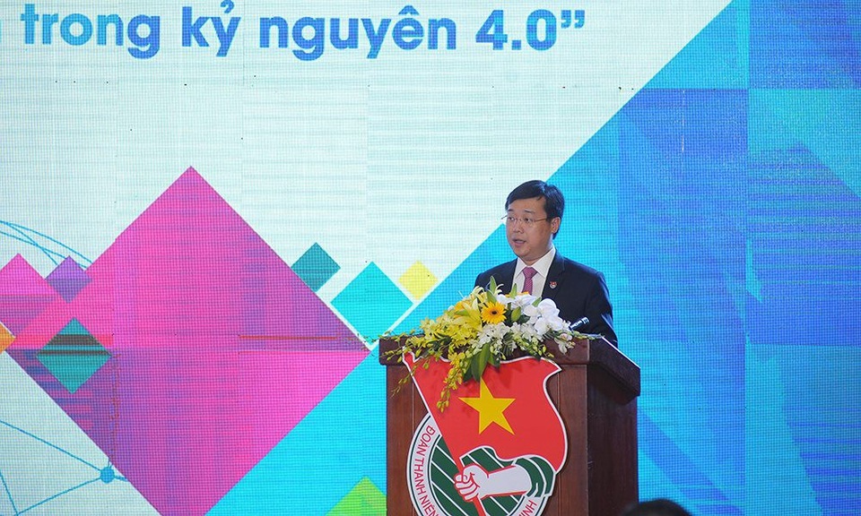 Phó Thủ tướng: “Trí thức trẻ dù sống ở đâu đều là tinh hoa, vốn quý của đất nước” - 3 Bí thư thứ nhất Đoàn TNCS Hồ Chí Minh, anh Lê Quốc Phong khẳng định lực lượng trí thức trẻ có vai trò quan trọng, là nhóm có khả năng dẫn dắt, lôi kéo, định hướng, hỗ trợ nhiều nhóm thanh niên tham gia thực hiện những mục tiêu chung.