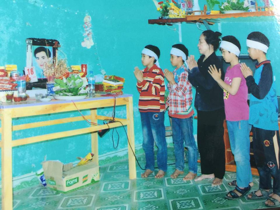 Bố tai nạn, mẹ bỏ đi, bé 10 tuổi bị bệnh máu đến viện trong đói nghèo - 4 Bà là trụ cột cho cả 4 đứa cháu.