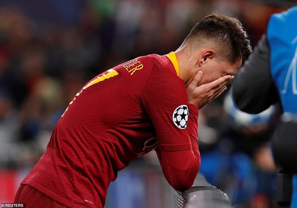 AS Roma 0-2 Real Madrid: Thầy trò HLV Solari giành ngôi đầu bảng - 6
Nỗi thất vọng của Under...