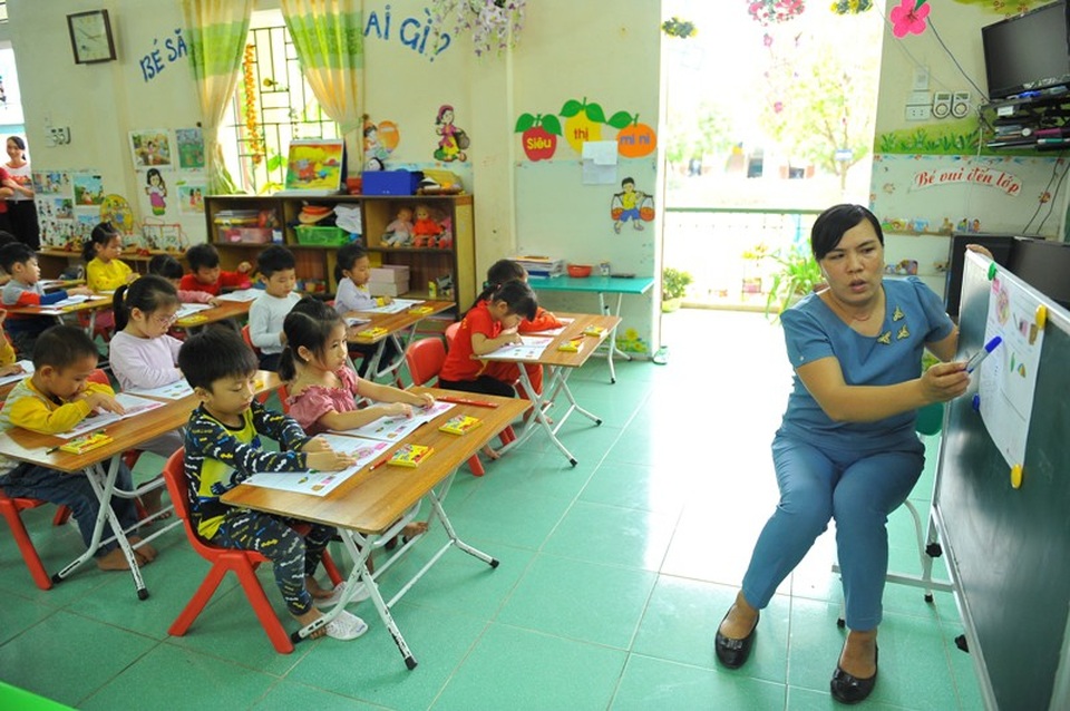 Bị ung thư, cô giáo mầm non vẫn gắng gượng ươm mầm xanh cho đời - 1
Cô giáo Triệu Thị Nhung gắn bó với trẻ mầm non hơn 20 năm qua.