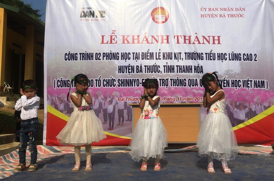 Khánh thành công trình phòng học Dân trí thứ 23 tại Thanh Hóa - 11 Khánh thành công trình phòng học Dân trí thứ 23 tại Thanh Hóa - 11