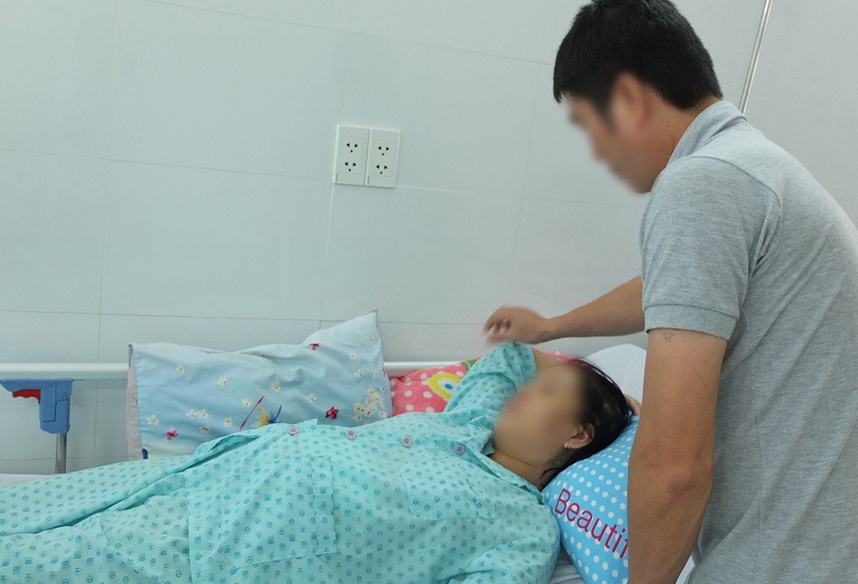 Robot phẫu thuật cứu người mẹ mang song thai nhiễm trùng đường mật - 2 Sau phẫu thuật sức khỏe của thai phụ và cặp song thai đã ổn định