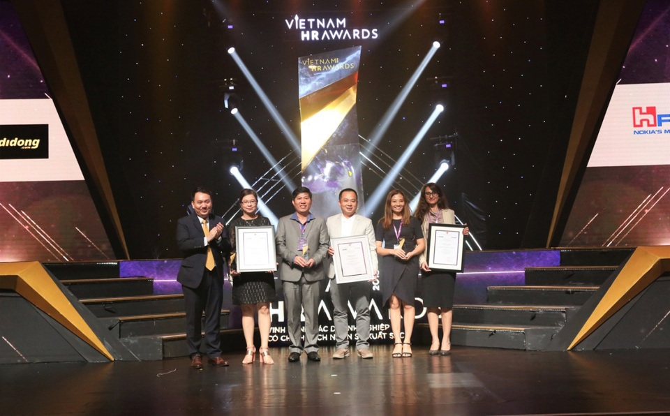 Thế Giới Di Động giành chiến thắng cao nhất tại giải thưởng Vietnam HR Awards 2018 - 1 Thế Giới Di Động cũng đã xuất sắc liên tiếp đạt được nhiều giải thưởng lớn trong suốt 3 mùa, đặc biệt là trong đợt trao giải vừa qua.