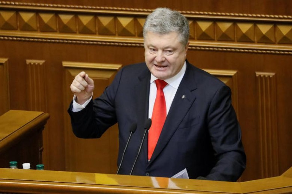 Tổng thống Ukraine cảnh báo nguy cơ "chiến tranh toàn diện" với Nga - 1
Tổng thống Ukraine Petro Poroshenko (Ảnh: Reuters)