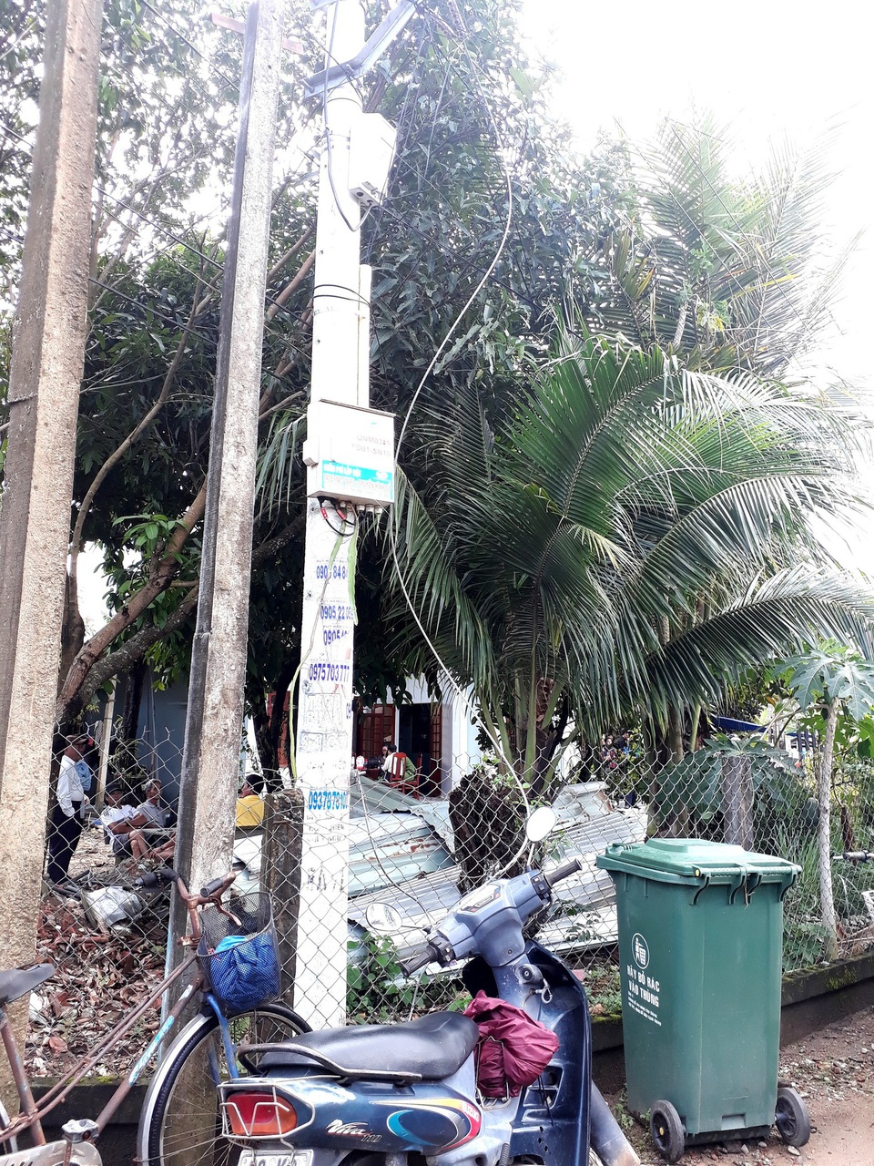 Dây điện rơi xuống đường, một người tử vong - 1