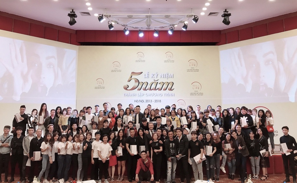 Hơn 2.000 học viên đã thay đổi cuộc đời nhờ chương trình “Làm đẹp để sống - Sống để làm đẹp” - 1
Hơn 2.000 học viên đã thay đổi cuộc đời nhờ chương trình “Làm đẹp để sống - Sống để làm đẹp”