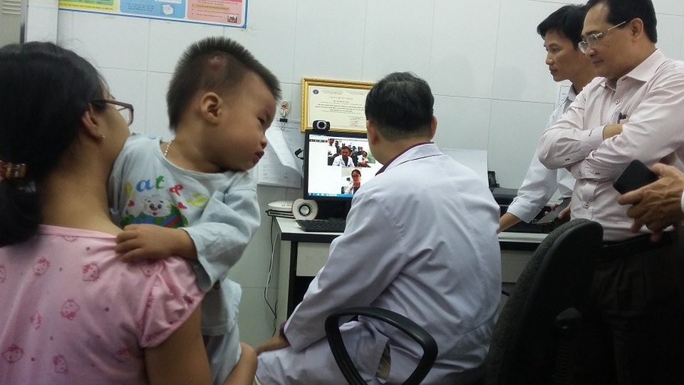Bệnh nhi tại trạm y tế được BS tại bệnh viện Nhi đồng 2 chẩn bệnh trực tuyến