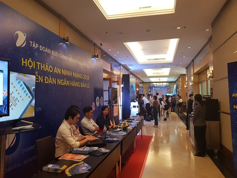 Tổ chức tài chính Việt Nam là mồi ngon cho các hacker - 4 18 đơn vị công nghệ thông tin, tài chính, ngân hàng tiêu biểu tham gia triễn lãm.