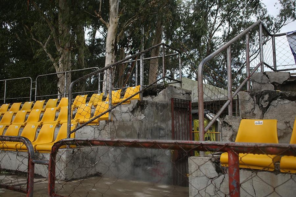 Cận cảnh sự xuống cấp của sân Panaad trước trận Philippines - Việt Nam - 5 Cận cảnh sự xuống cấp của sân Panaad trước trận Philippines - Việt Nam - 5