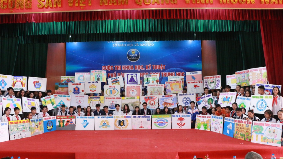 Hà Nội: Khai mạc cuộc thi Khoa học kĩ thuật cho học sinh THPT lần 8 - 1 57 trường gồm THCS và THPT trên địa bàn Thủ đô tham dự cuộc thi năm nay.