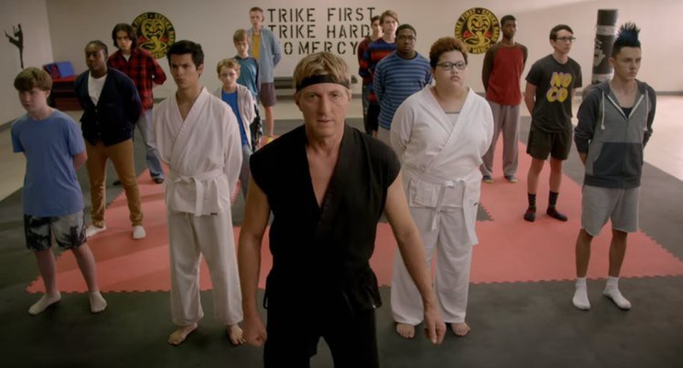 Dịch vụ “xem video trả phí” của YouTube đứng trước nguy cơ bị xoá sổ - 2 Chương trình “Cobra Kai” - một trong những nội dung chỉ có trên YouTube Premium thông qua kênh Originals.
