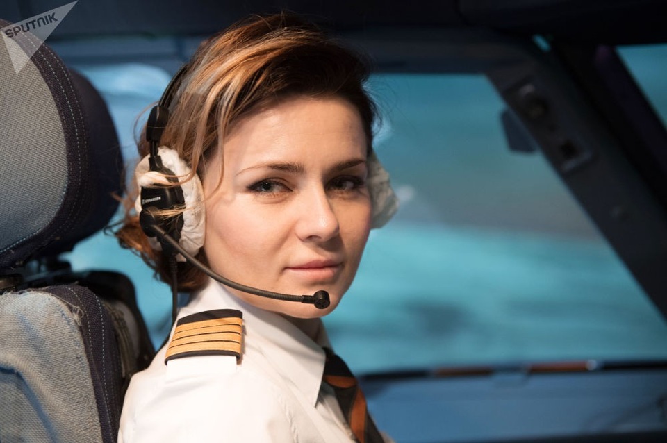 Nhan sắc hút hồn của phi công trưởng Maria Uvarovskaya.