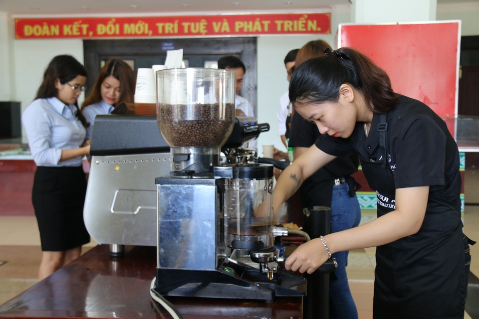 Du khách được thưởng thức cà phê miễn phí tại Ngày hội Cà phê Việt Nam - 2 Du khách được thưởng thức cà phê miễn phí tại Ngày hội Cà phê Việt Nam