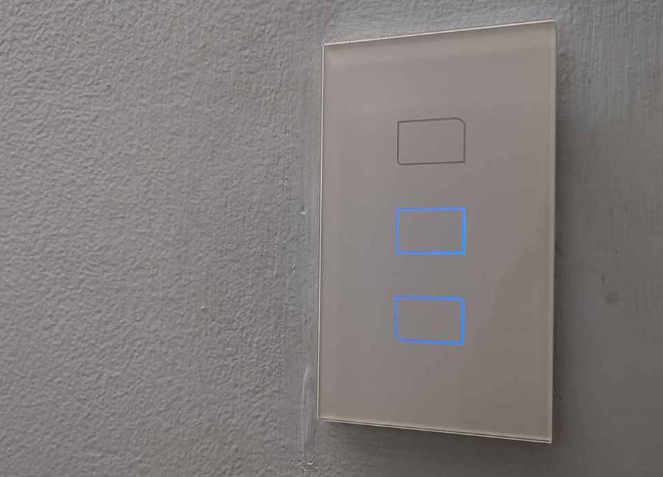 Công tắc cảm ứng được điều khiển qua sóng RF