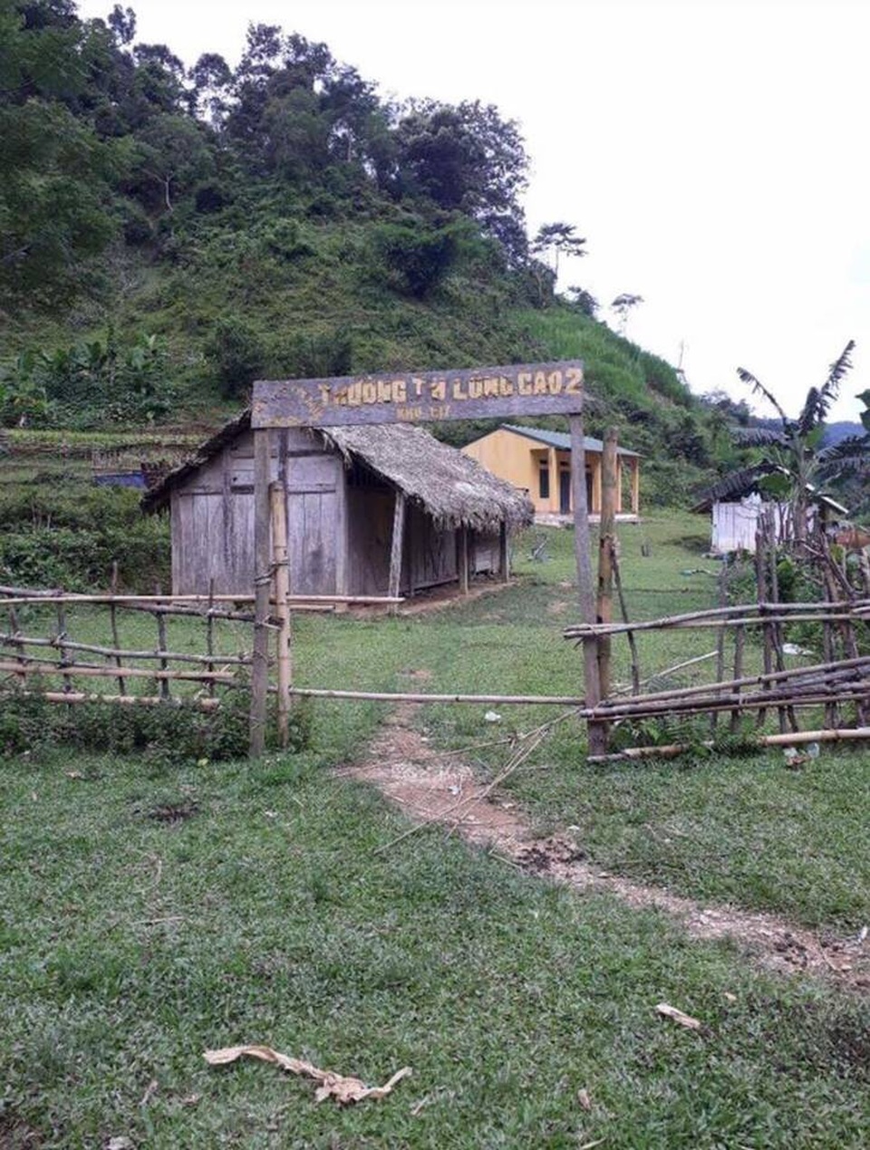 Khánh thành công trình phòng học Dân trí thứ 23 tại Thanh Hóa - 3
Điểm trường lẻ Khu Kịt, Trường tiểu học Lũng Cao 2 trước khi được xây dựng là 2 phòng học bằng tranh tre nứa lá