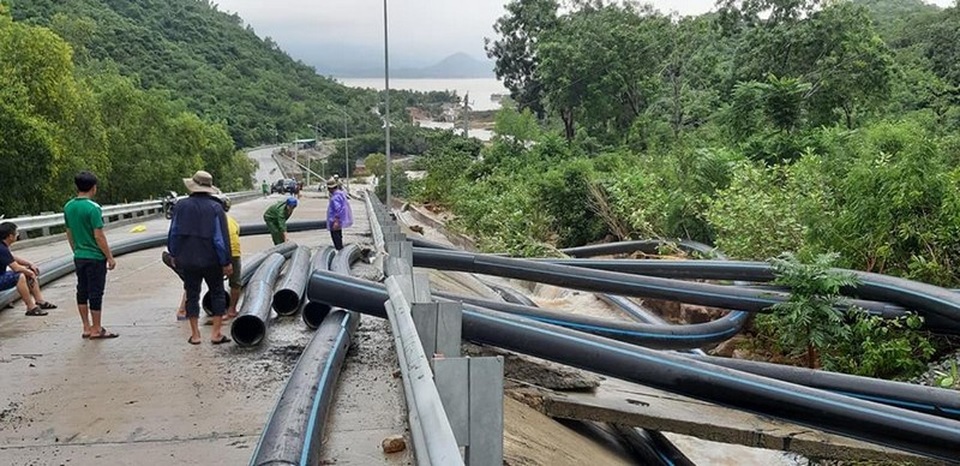 Ninh Thuận mất trắng hơn 200 tỷ đồng vì bão số 9 - 6 Nhiều tuyến đường lộ lớn cũng bị hủy hoại