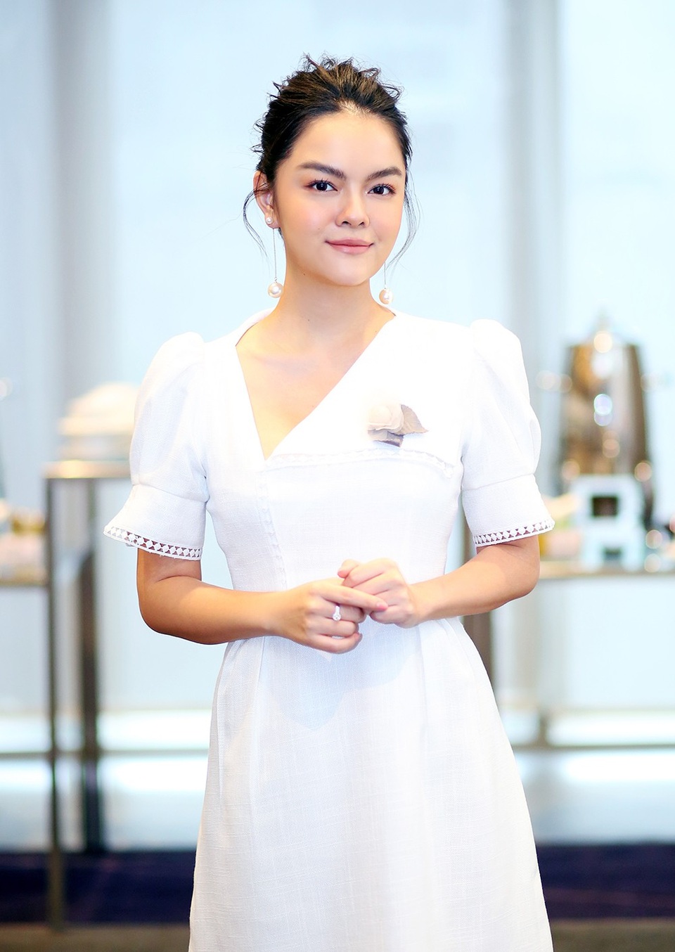Phạm Quỳnh Anh "vùi đầu" vào công việc sau khi ly hôn Quang Huy - 2 Phạm Quỳnh Anh "vùi đầu" vào công việc sau khi ly hôn Quang Huy - 2
