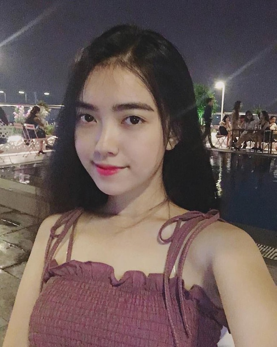 "Bạn gái tin đồn" của Đức Chinh gợi cảm nhất dàn WAGs Việt - 16
Phong cách Hà Trang rất đa dạng.