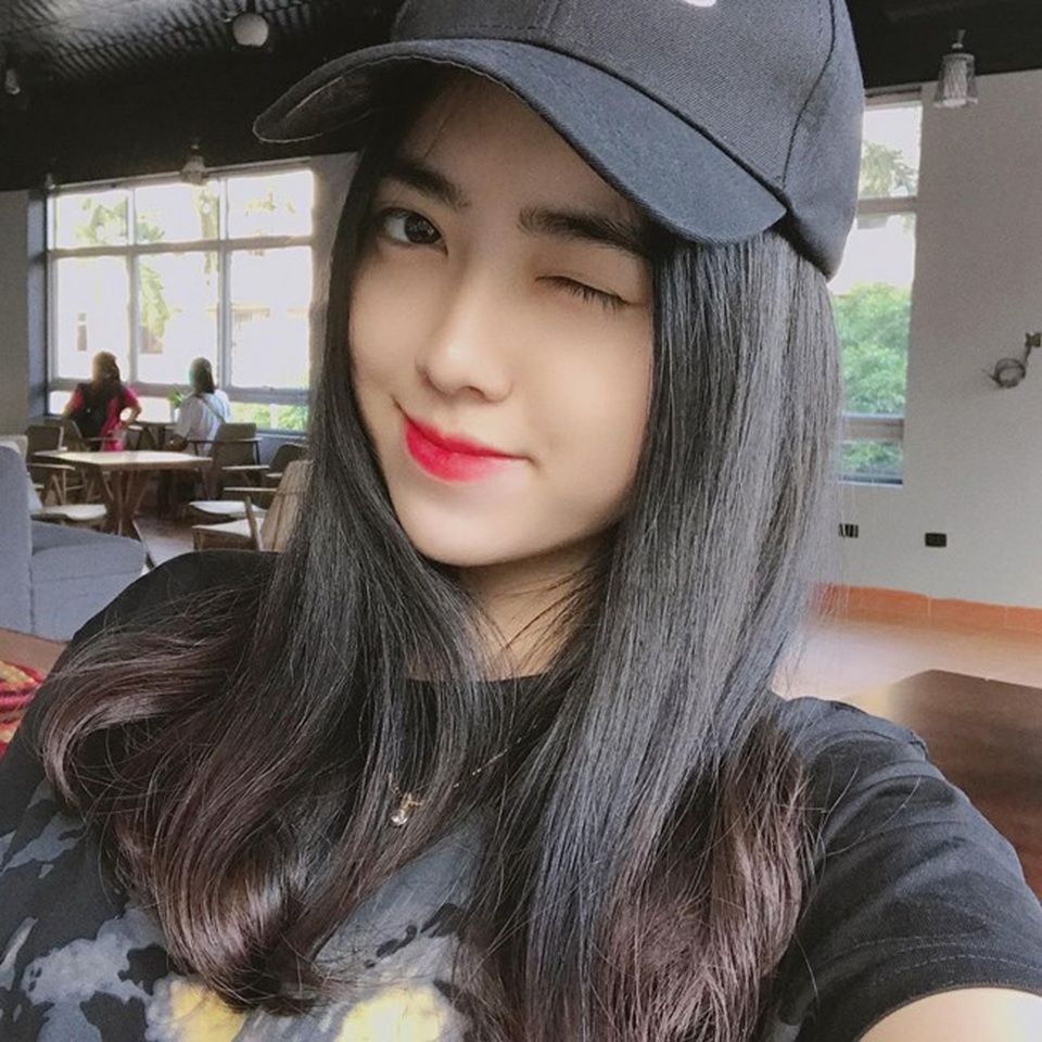 "Bạn gái tin đồn" của Đức Chinh gợi cảm nhất dàn WAGs Việt - 18
... lúc lại cực kỳ cá tính.