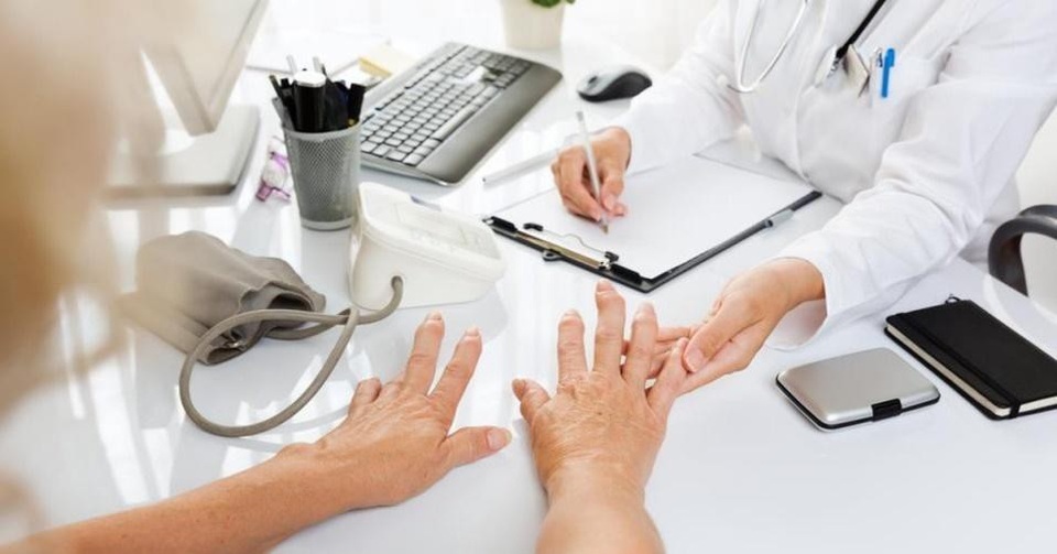 Chân tay sưng phồng: Dấu hiệu viêm khớp dạng thấp đã “ghé thăm” - 2 Tìm hiểu về viêm khớp dạng thấp
