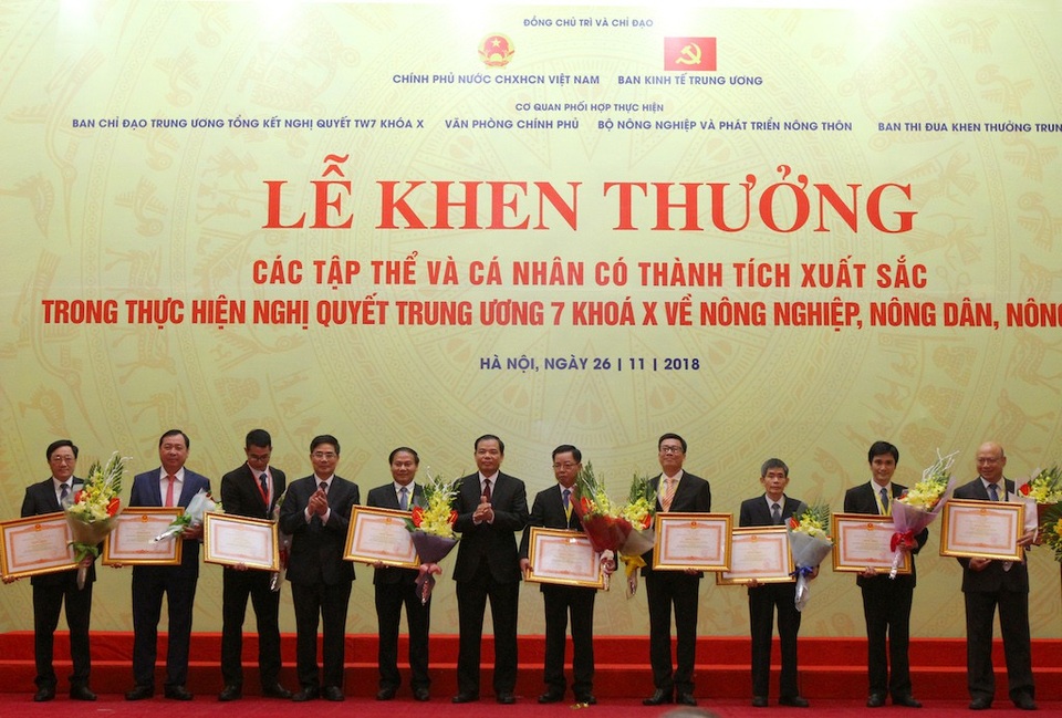 Agribank được Chính phủ tặng bằng khen trong thực hiện Nghị quyết Trung ương 7 khóa X về nông nghiệp - 2 Agribank được Chính phủ tặng bằng khen trong thực hiện Nghị quyết Trung ương 7 khóa X về nông nghiệp - 2