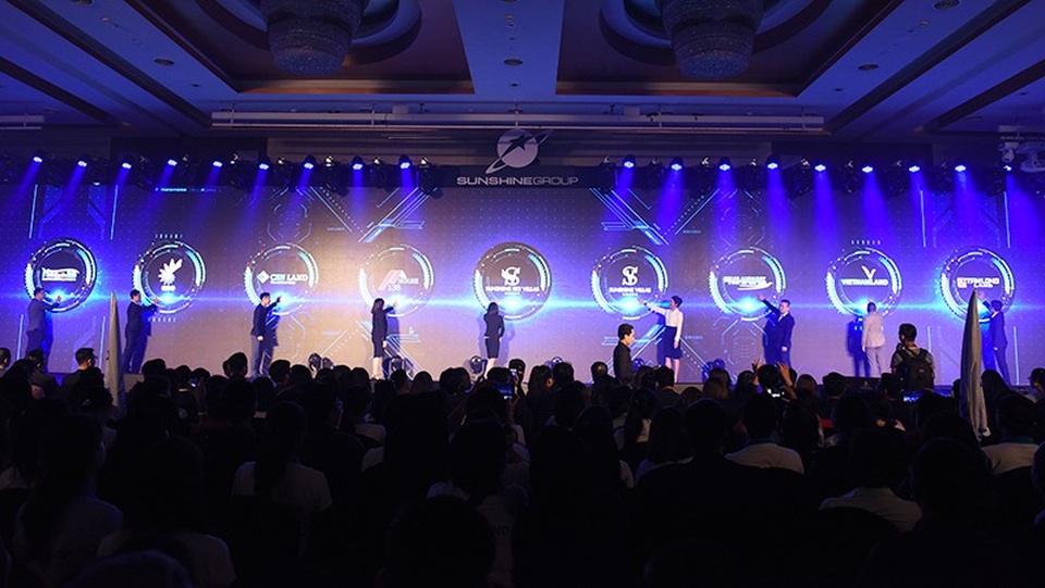 Bùng nổ sự kiện Sunshine Group đào tạo Sales tại 2 dự án siêu sang ở Hà Nội - 3 Nghi lễ Kick Off được diễn ra trang trọng dưới sự chứng kiến của toàn bộ đội ngũ chuyên viên sales.