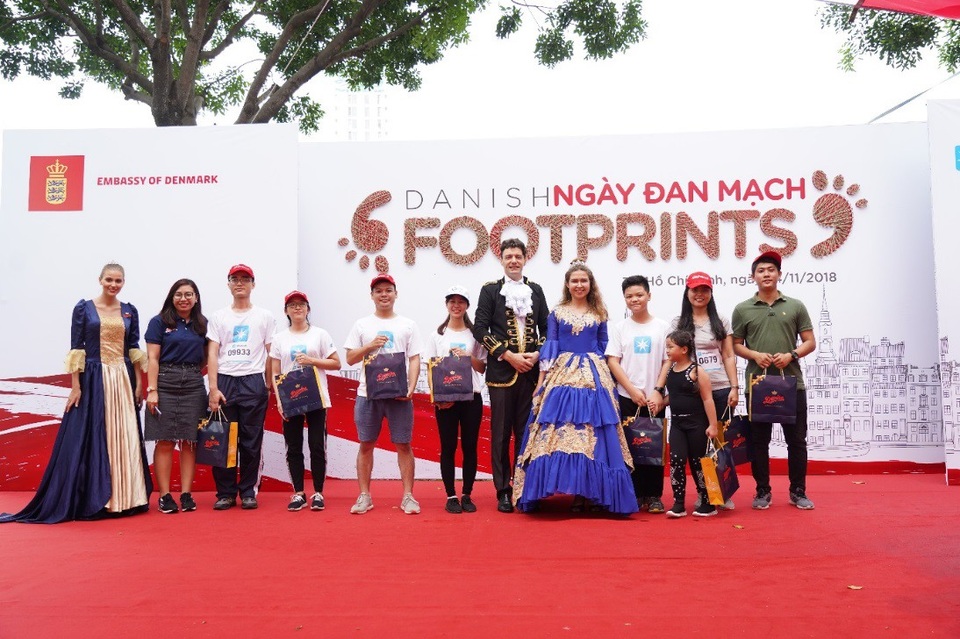 Cùng Danisa trải nghiệm văn hoá tặng quà tri ân tại Ngày Đan Mạch 2018 - 5 Vũ điệu Hoàng gia là một trong những trải nghiệm văn hóa ý nghĩa mà Danisa gửi tặng khách tham gia Ngày Đan Mạch 2018