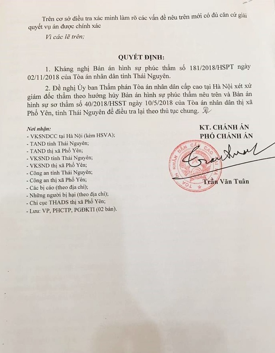 Ngày mai xử giám đốc thẩm vụ xe container đâm Innova đi lùi trên cao tốc - 2 Văn bản kháng nghị giám đốc thẩm của TAND Cấp cao tại Hà Nội đề nghị huỷ án sơ thẩm, phúc thẩm để điều tra lại theo thủ tục chung.