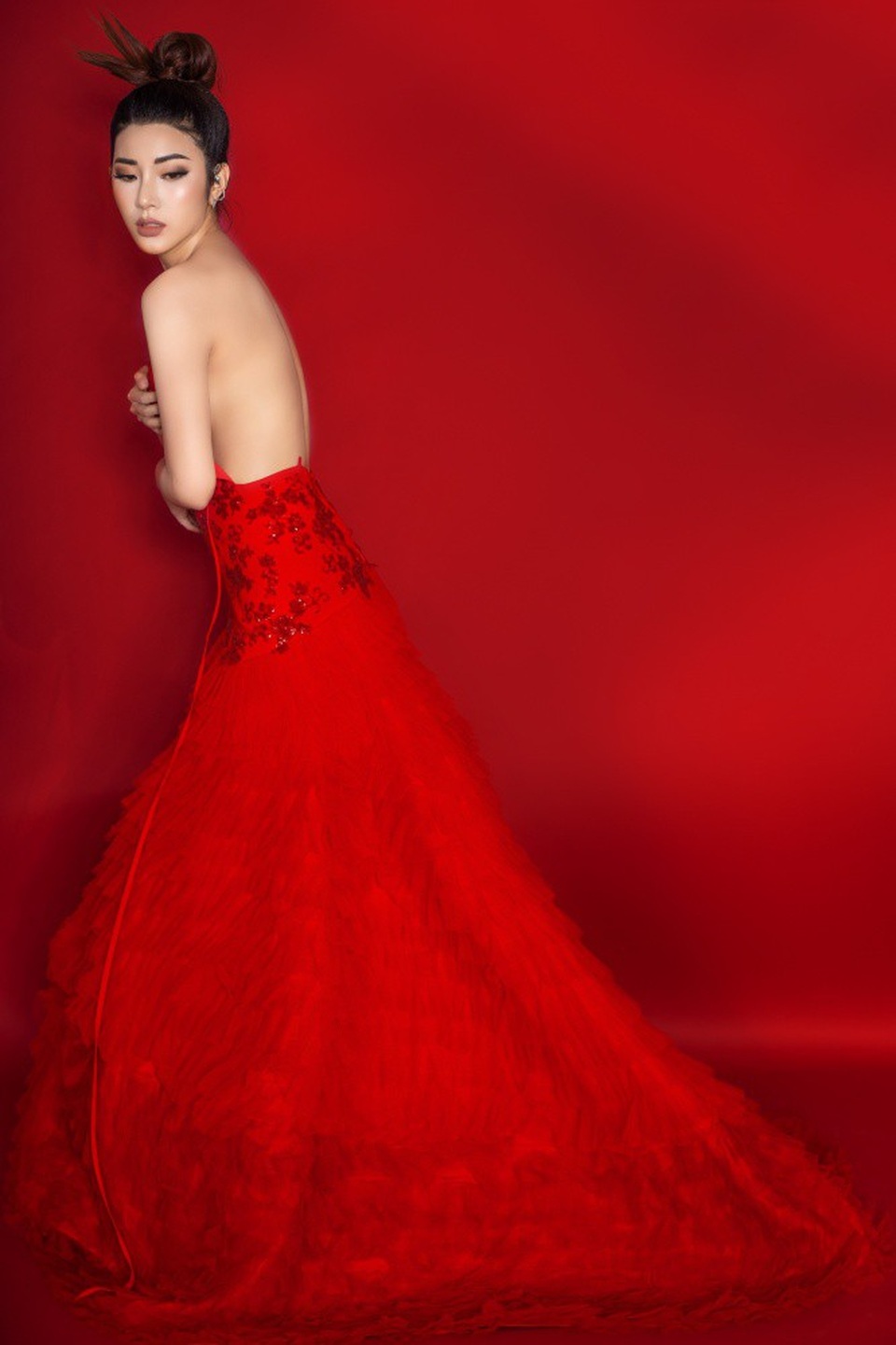 Đôi khi cô bị cho là chảnh khi từ chối một vài hợp đồng mà nhiều người ao ước, nhưng cô thích đổi mới và tái tạo năng lượng cho mình.