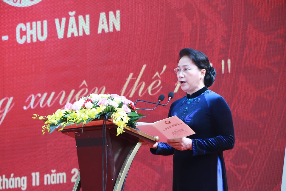 Chủ tịch Quốc hội Nguyễn Thị Kim Ngân dâng hoa ở ngôi trường 110 năm tuổi - 1 Theo Chủ tịch Quốc hội Nguyễn Thị Kim Ngân, đây là một trong số ít các ngôi trường phổ thông lâu đời và giàu truyền thống. (Ảnh: Đ. T).