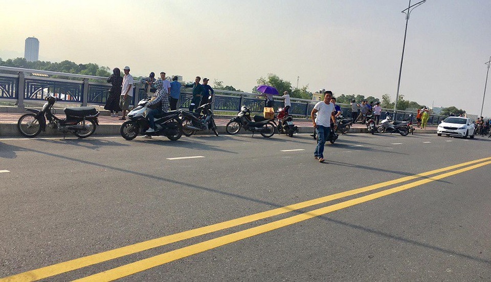 Tìm thấy thi thể thai phụ 19 tuổi nhảy cầu tự tử sau khi cãi nhau với bạn trai - 1 Cầu Liêm Chính nơi xảy ra sự việc