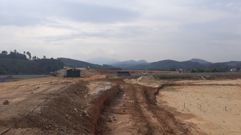 Theo tính toán, cần 300 ngày để xử lý lún khiến hạng mục này chậm tiến độ khoảng 6 tháng.