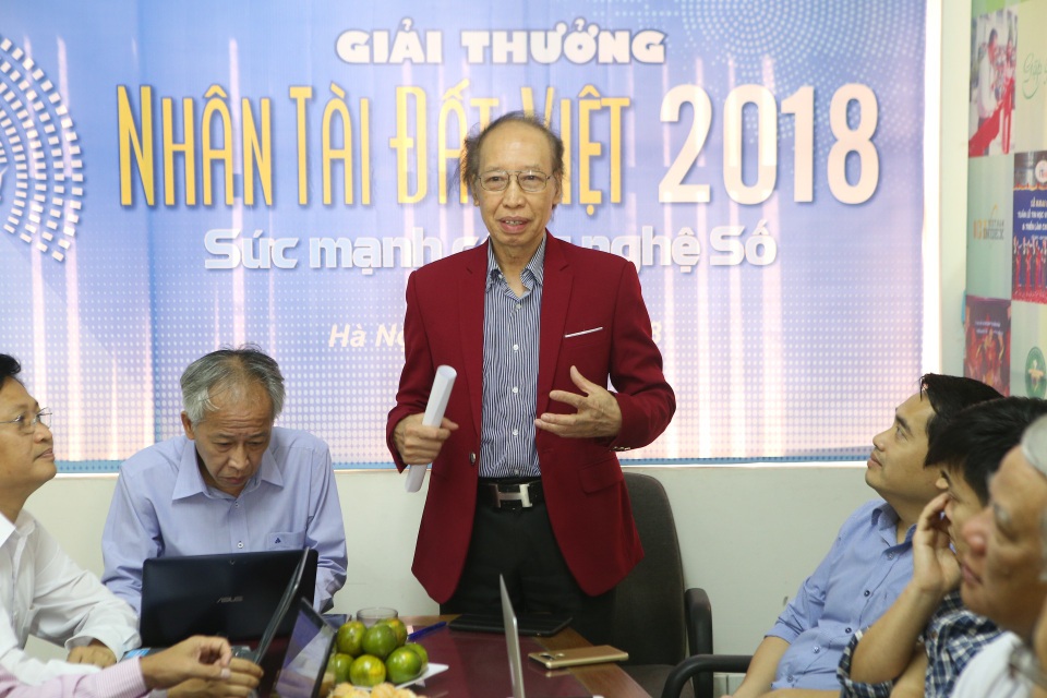 Bắt đầu chấm sơ khảo Giải thưởng Nhân tài Đất Việt 2018 trong lĩnh vực CNTT - 3
Nhà báo Phạm Huy Hoàn, Tổng biên tập báo Dân trí, Trưởng ban tổ chức Giải thưởng phát biểu tại buổi chấm sơ khảo.