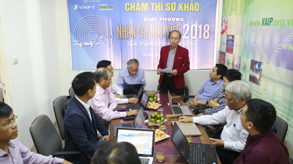 Bắt đầu chấm sơ khảo Giải thưởng Nhân tài Đất Việt 2018 trong lĩnh vực CNTT - 1
Hội đồng chấm thi sơ khảo giải thưởng Nhân tài Đất Việt 2018 trong lĩnh vực CNTT