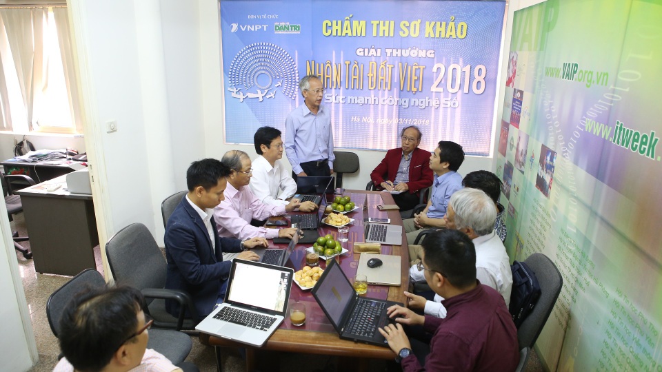 Chiều nay công bố danh sách sản phẩm CNTT lọt Chung khảo Nhân tài Đất Việt 2018 - 1
Buổi chấm Sơ khảo diễn ra trong ngày 3/11.