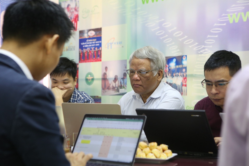 Bắt đầu chấm sơ khảo Giải thưởng Nhân tài Đất Việt 2018 trong lĩnh vực CNTT - 5
Những sản phẩm dự thi đều được phân tích kỹ, mổ sẻ từng nội dung, đảm bảo tính công bằng cao nhất.