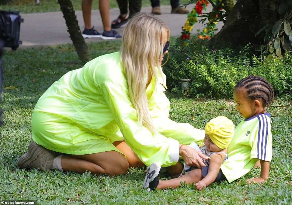 Chị em Kardashian cưỡi voi, khám phá Bali - 12 Chị em Kardashian cưỡi voi, khám phá Bali - 12