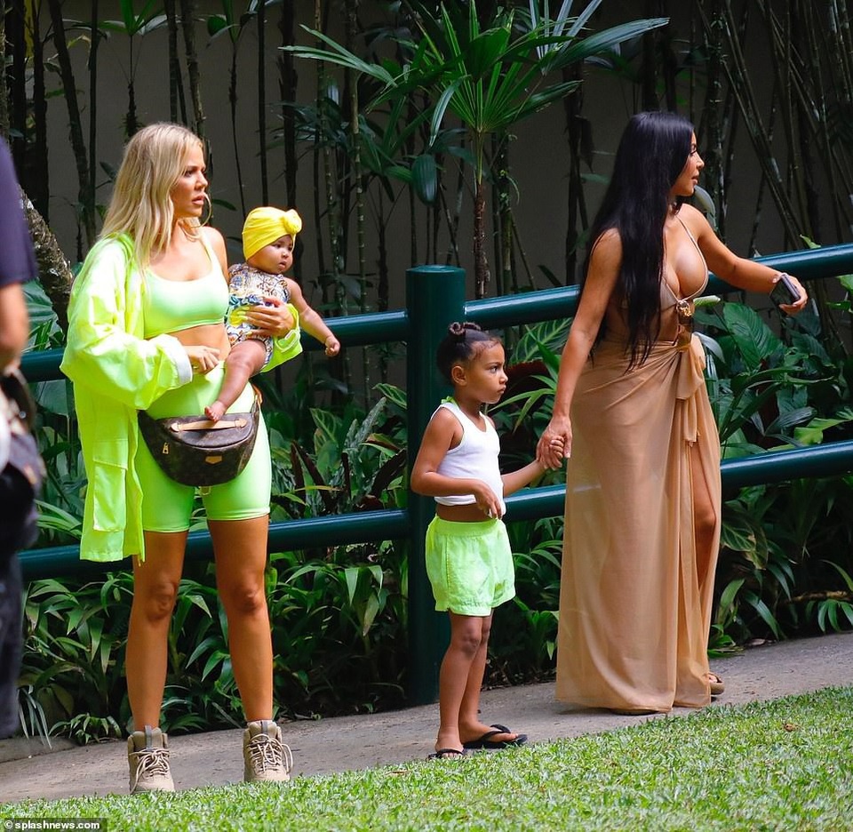 Chị em Kardashian cưỡi voi, khám phá Bali - 18 Chị em Kardashian cưỡi voi, khám phá Bali - 18