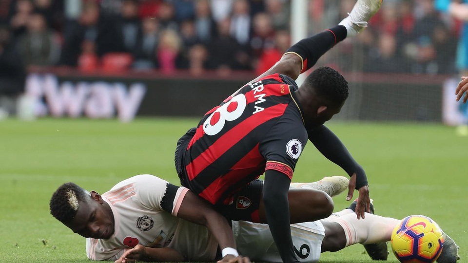 Nhìn lại chiến thắng thót tim của Man Utd trước Bournemouth - 10 
Một pha tranh bóng quyết liệt giữa Pobga và Lerma