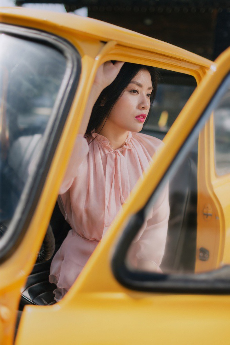 Sao Mai Thu Hằng cũng được NSƯT Phạm Phương Thảo mời tham gia trình diễn ca khúc “Thương ơi lòng mẹ” trong dịp kỉ niệm 20 năm ca hát của đàn chị. Cô được đứng chung sân khấu với nhiều nghệ sĩ tài danh như Thanh Lam, Trọng Tấn, Việt Hoàn, Đăng Dương, Nguyễn Ngọc Anh...