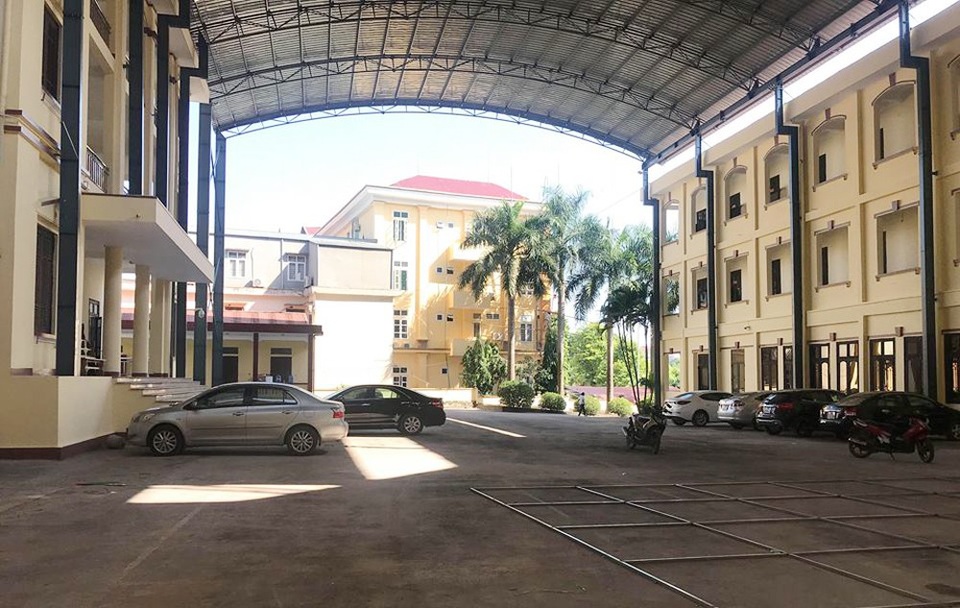 Sức khỏe cựu trung tướng Phan Văn Vĩnh có đảm bảo để dự tòa? - 3 Khu vực sân tòa của TAND tỉnh Phú Thọ - nơi sẽ xét xử vụ án đánh bạc nghìn tỷ.