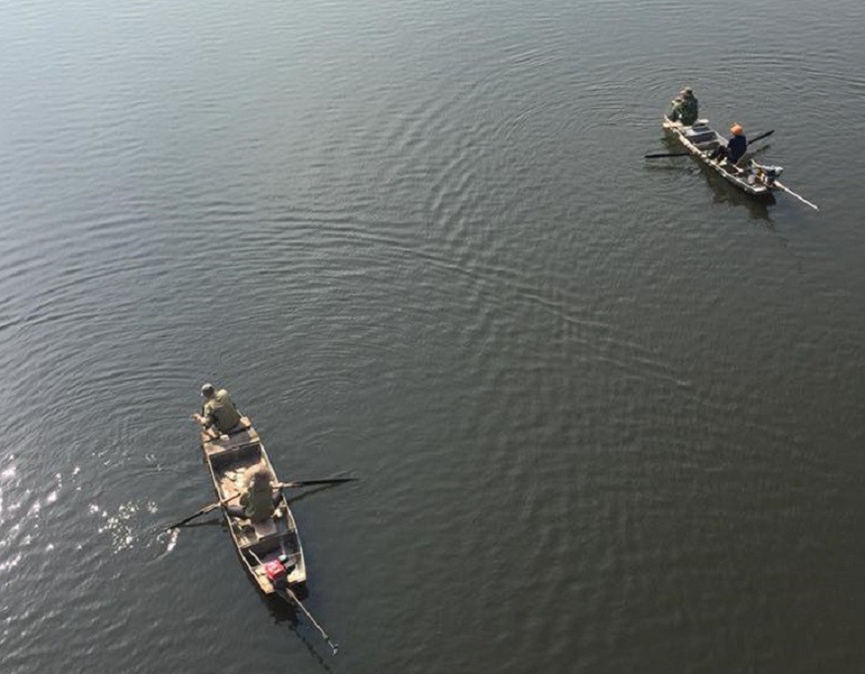 Cãi nhau với bạn trai, thai phụ 19 tuổi nhảy sông tự vẫn - 2 Cơ quan chức năng đã thuê đội thợ lặn chuyên nghiệp tìm kiếm tung tích nạn nhân.