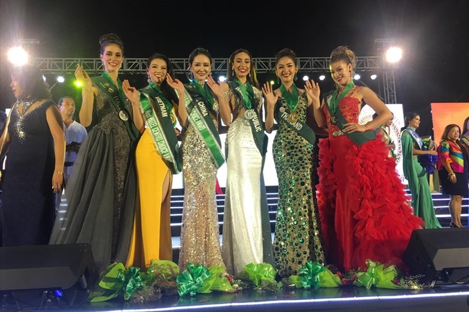 Nguyễn Phương Khánh đã tiếp tục xuất sắc giành Huy chương Vàng phần thi dạ hội Hoa hậu Trái đất 2018.