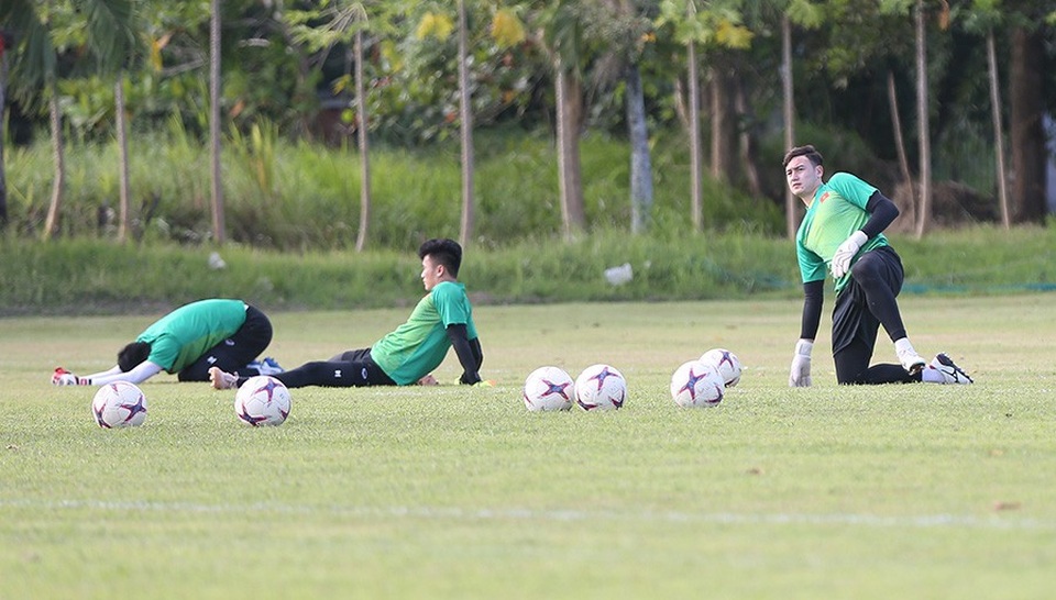 HLV Park Hang Seo chỉnh sửa kỹ thuật cho Đặng Văn Lâm - 4 HLV Park Hang Seo chỉnh sửa kỹ thuật cho Đặng Văn Lâm - 4